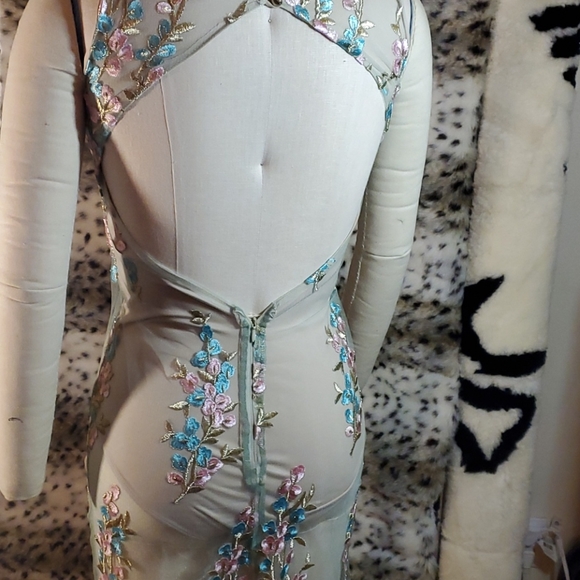 Fashion Nova dress - Picture 4 of 10